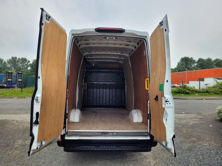 2023 ON 23 PLATE IVECO DAILY 35 S14B MWB 2300CC 135BHP DIESEL VAN 30K ULEZ FREE 