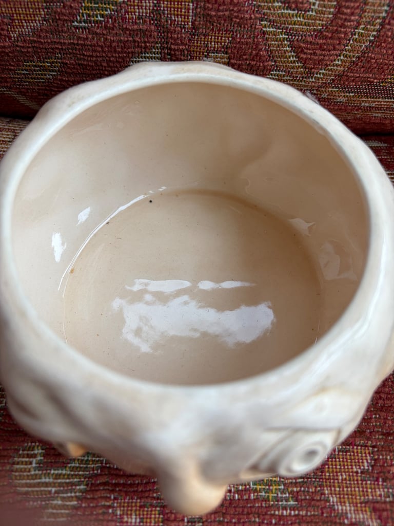 Vintage sylvak bread sauce face pot 