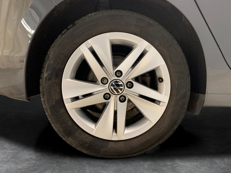 2023 Volkswagen Golf 1.5 TSI Life Hatchback 5dr Petrol Manual Euro 6 (s/s) (150 ps) - AMBIENT IN ...