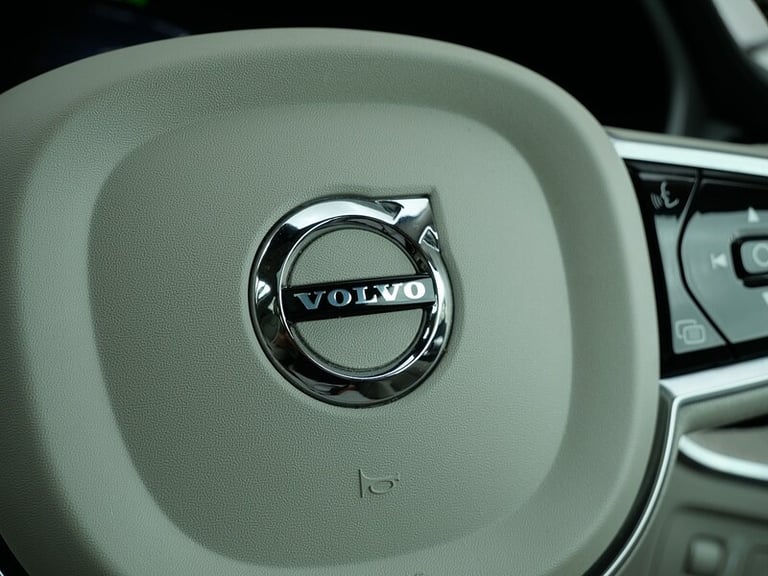 2022 Volvo XC60 2.0h T6 Recharge 18.8kWh Inscription SUV 5dr Petrol Plug-in Hybrid Auto AWD SUV H...