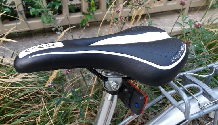 GIANT LIKE NEW LADIES HYBRID BIKE COMFORTABLE AND ELEGANT CITY BICYCLE