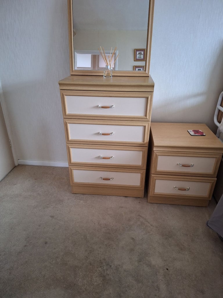 Bedside cabinets 