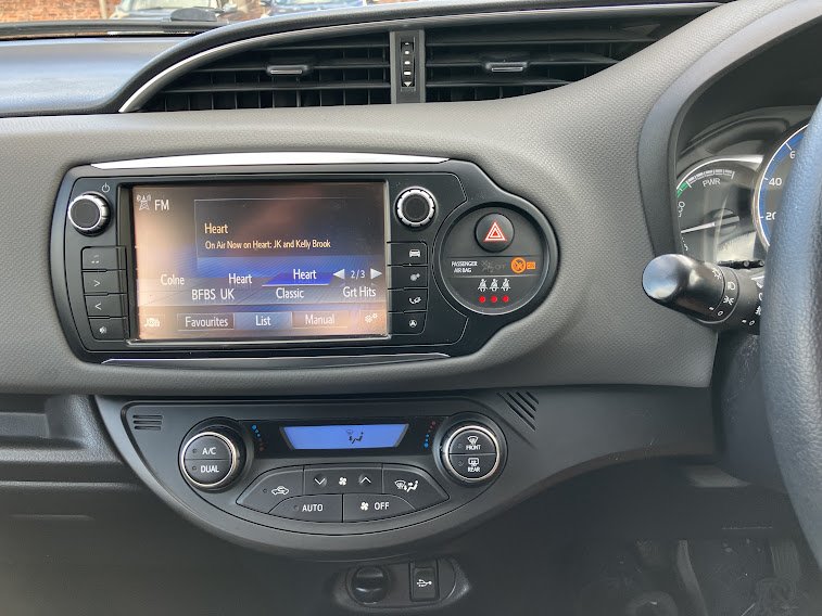 TOYOTA YARIS 1.5 VVT-h Icon Automatic 2015