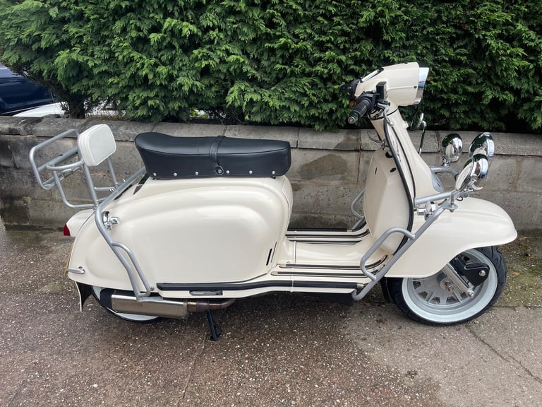 Piaggio Vespa 946 RED LTD-ETD 