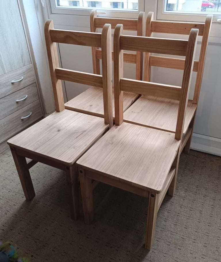 4 Wooden Chairs