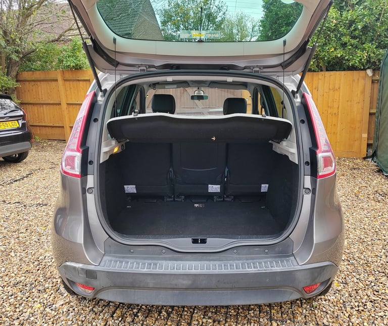 Renault Scenic 1.5DCi diesel, Long MOT, Service History, Lady owner since 2012