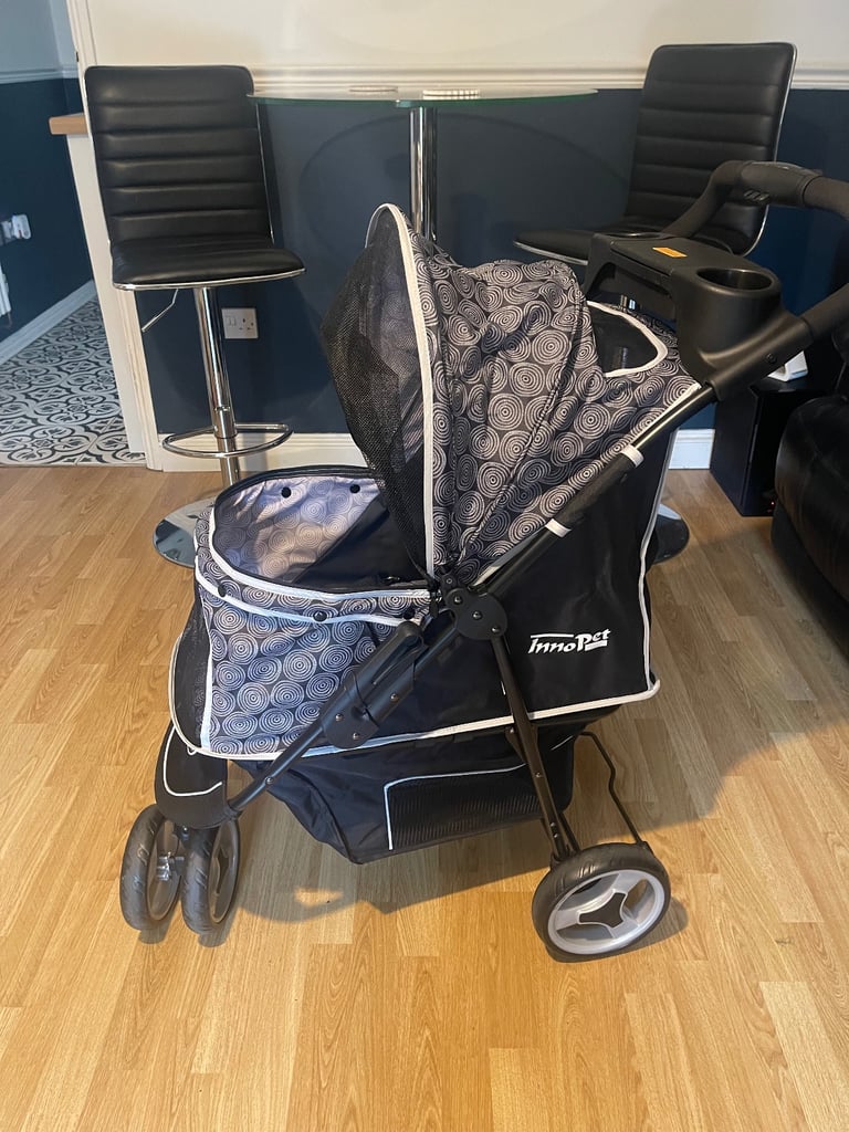 Innopet dog pushchair