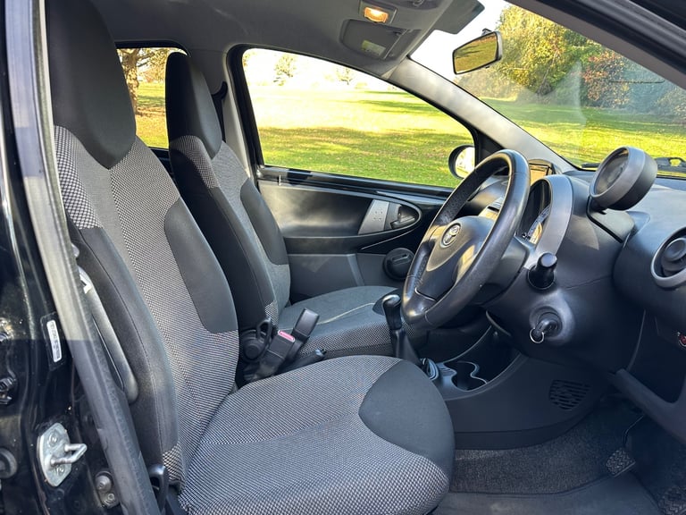 Toyota, AYGO, Hatchback, 2014, Manual, 998 (cc), 5 doors