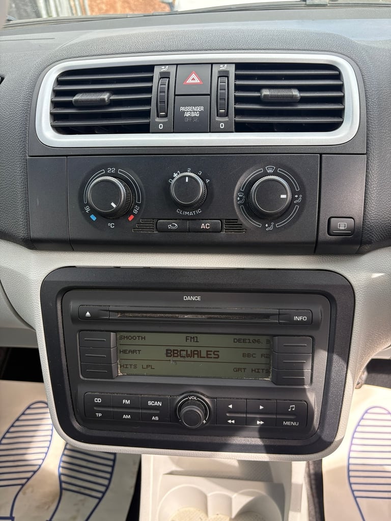 2009 Skoda Fabia 1.2 12V 2 5dr HATCHBACK PETROL Manual