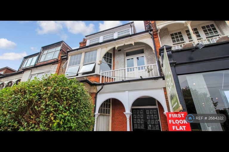1 bedroom flat in Station Road, Westcliff-On-Sea, SS0 (1 bed) (#2684322)