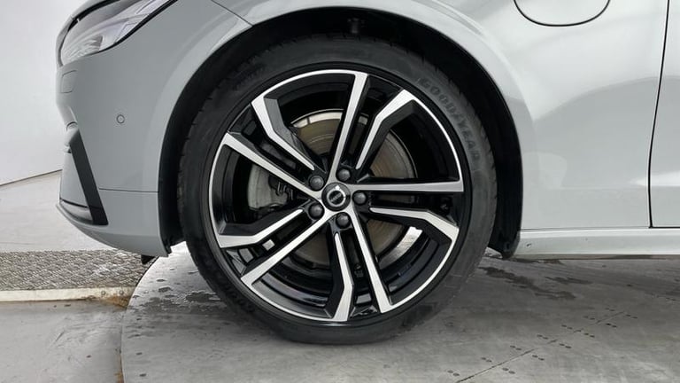 2024 Volvo V90 Ultra T8 AWD Plug-in hybrid Electric/Petrol Dark Automatic Estate Petrol Automatic