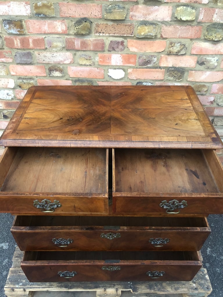 Antique 18th century Queen Ann Walnut chest of drawers 