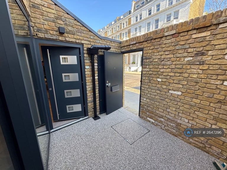 1 bedroom house in Penywern Road, London, SW5 (1 bed) (#2647296)