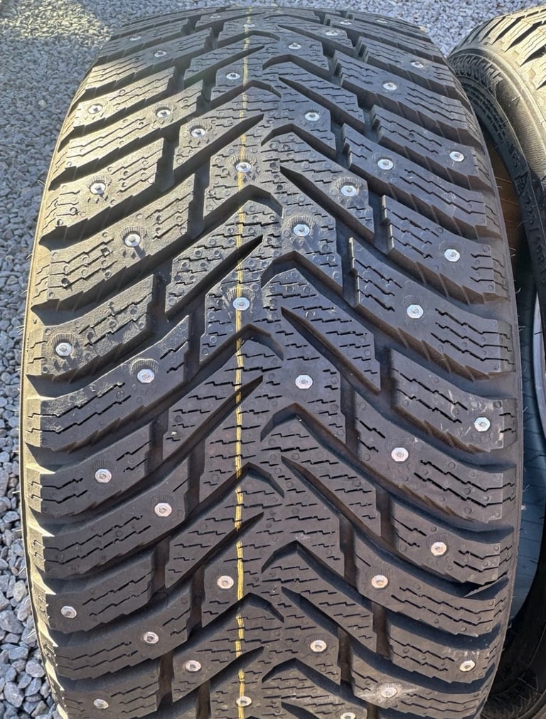 Nokian Hakkapeliitta 8 Studded Tyres 225/40/18 92T (Winter, Snow, Ice)