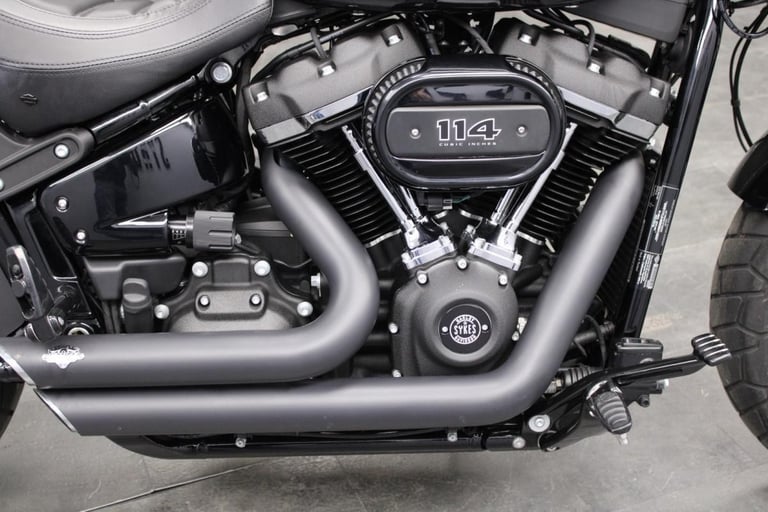 2021 Harley-Davidson FXFBS Softail Fat Bob in Vivid Black 