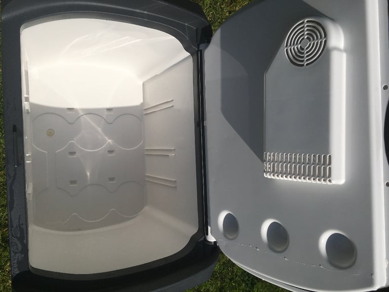 Halfords 40 Litre Mains and Dual Voltage Electric Coolbox