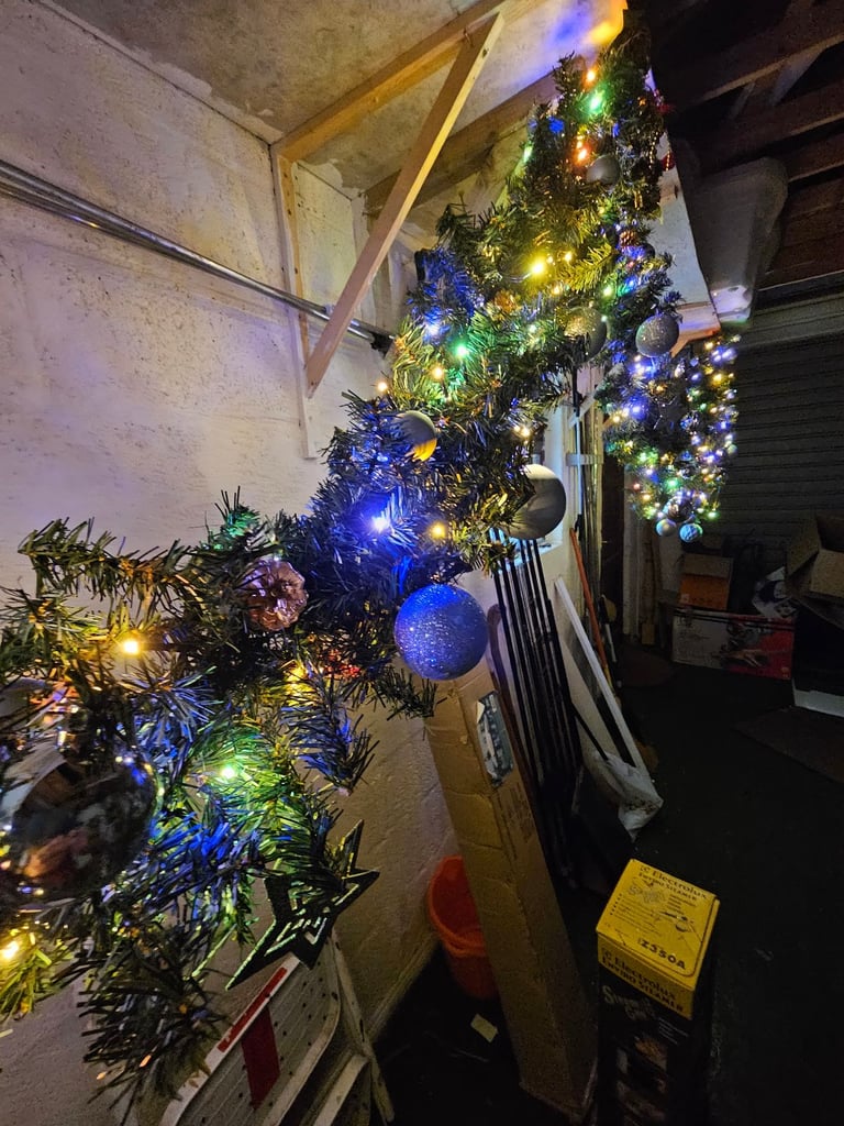 20 Ft Christmas Garland with lights, Baubles and pine cones 