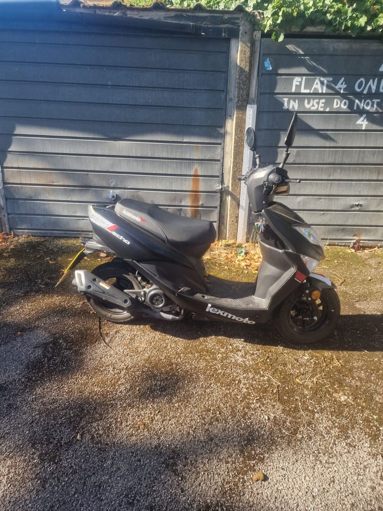 Lexmoto Echo Moped