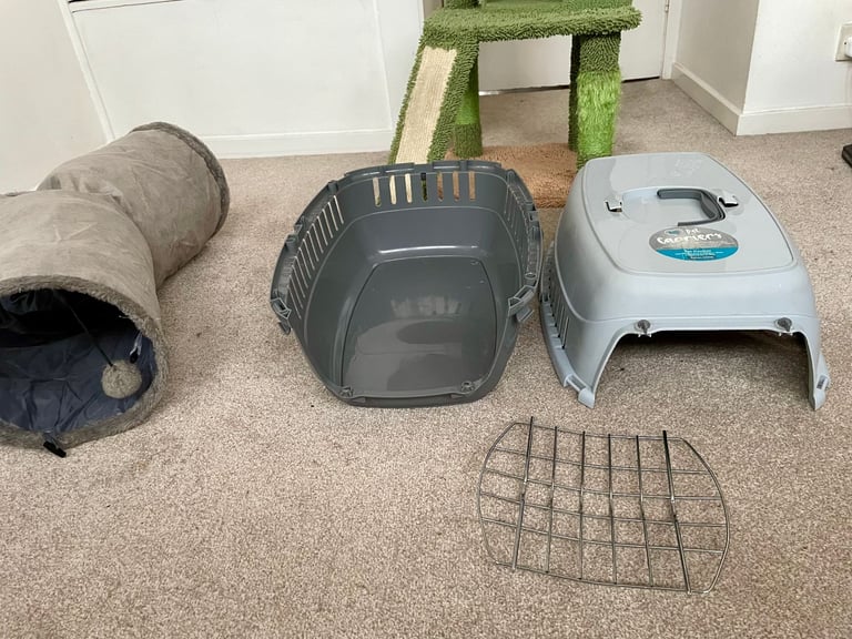 Cat Tree, Cat Carrier, XS harnes/lead, tunnel