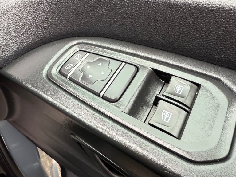 22 reg RENAULT TRAFIC 28 2.0 B/DCI 130 BHP SL BUSINESS+ panel van ( VAT INCLUDE 