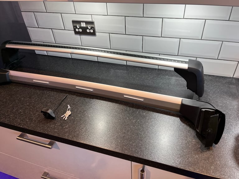 image for Astra k roof bars