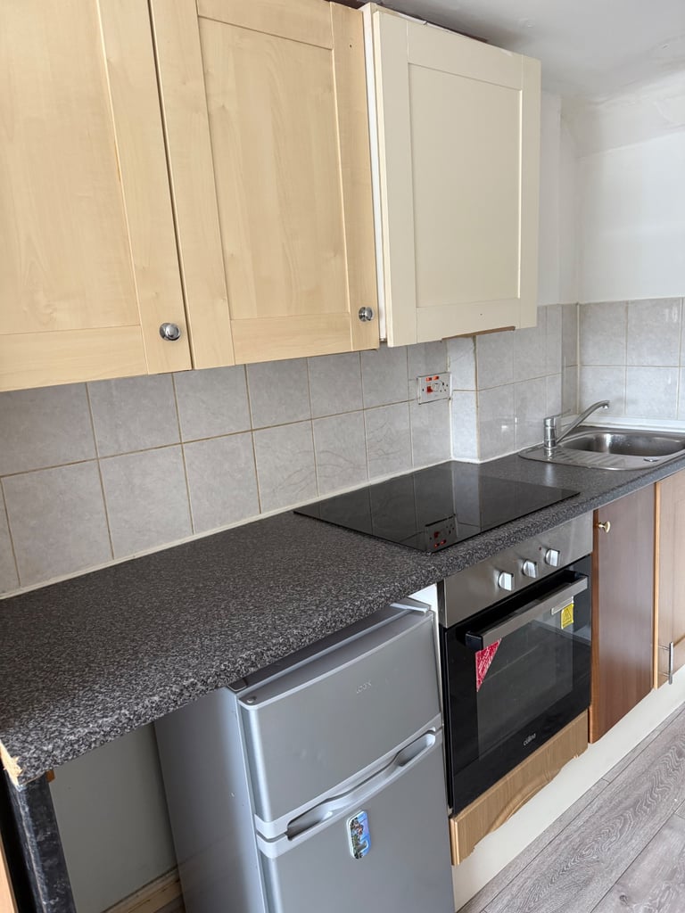 Studio minutes to North Harrow Station utility bills included 