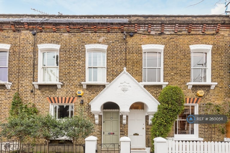 image for 2 bedroom house in Tyenham Rd, London, SW11 (2 bed) (#2600511)