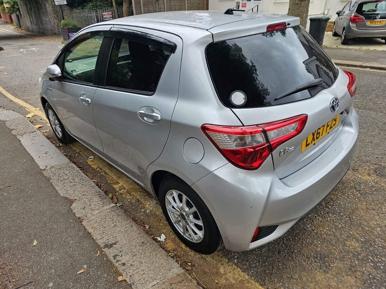 2018 Toyota Yaris 1.5 VVT-h Icon Tech E-CVT Euro 6 (s/s) 5dr Hatchback HYBRID ELECTRIC Automatic