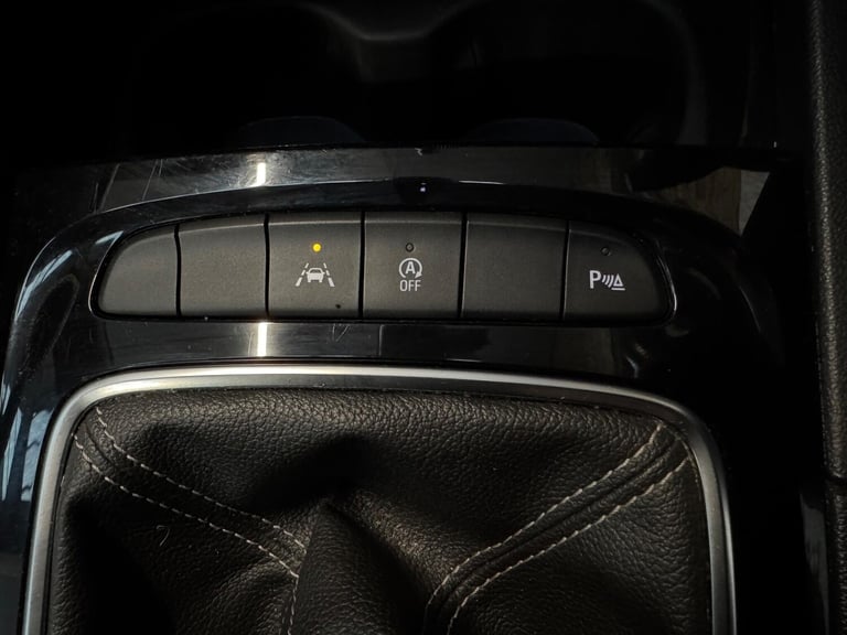 2017 Vauxhall Insignia 2.0 Turbo D SRi Vx-line Nav 5dr HATCHBACK DIESEL Manual