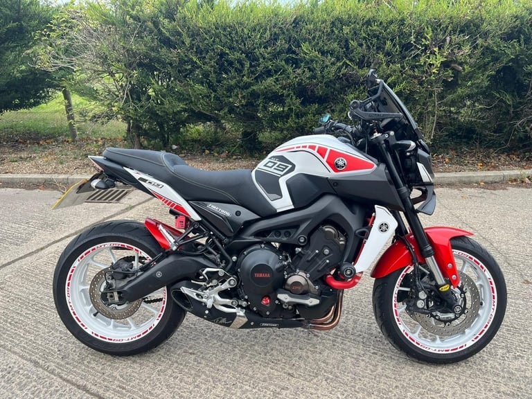 image for 2018 18 YAMAHA MT09 ABS MT-09 STUNNING ANNIVERSARY COLOURS EXTRAS 13k MILE MT 09