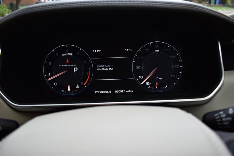 2014 Land Rover Range Rover V8 AUTOBIOGRAPHY+11 Services carried out! Estate Petrol Automatic