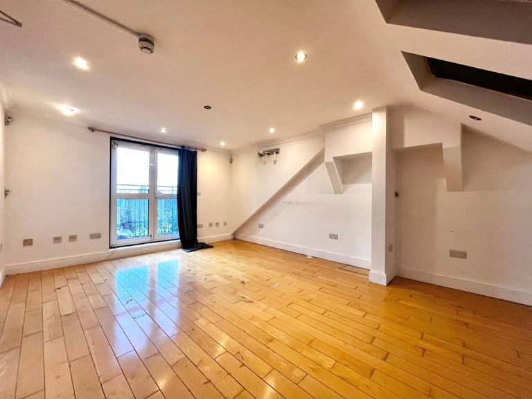 5 bed semi-detached house to rent The Vale, Cricklewood NW11 - Available Now