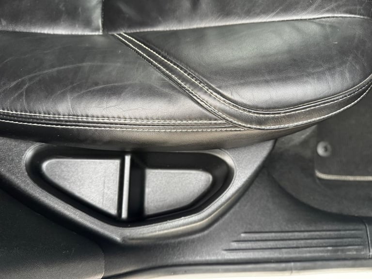 2015 15 VOLVO V40 1.6 D2 R-DESIGN LUX HATCHBACK 5DR DIESEL MANUAL EURO 5 (S/S) (