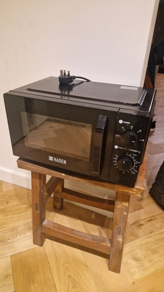 image for Microwave (like new)