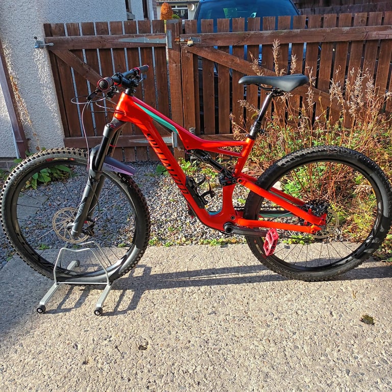 Specialised Rhyme Size Medium ladies Full suspension carbon Mountain  Bike