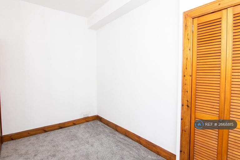 2 bedroom flat in Elmbank Road, Aberdeen, AB24 (2 bed) (#2668815)