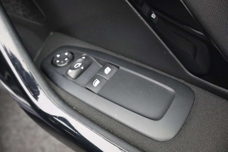 2019 Peugeot 208 1.2 208 Signature PureTech S/S 5dr Hatchback Petrol Manual