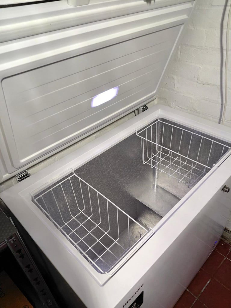 Hisense FC247D4AWLE Chest Freezer – 191L – White – 5 months old