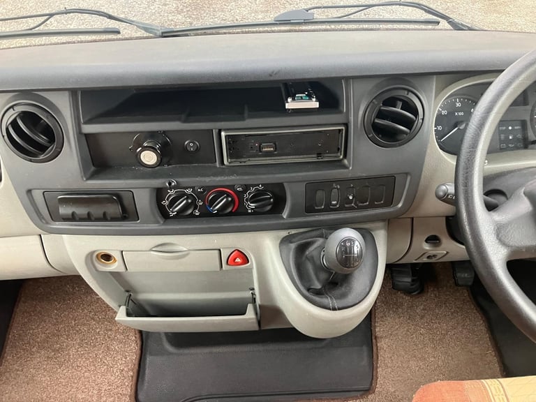 Lunar Fivestar Motorhome Fixed Bed 4 Berth 06’ Renault DCI 120 LWB