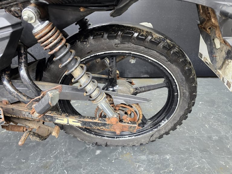 YAMAHA YS 125 PROJECT BIKE LEARNER LEGAL 125cc HPI CLEAR