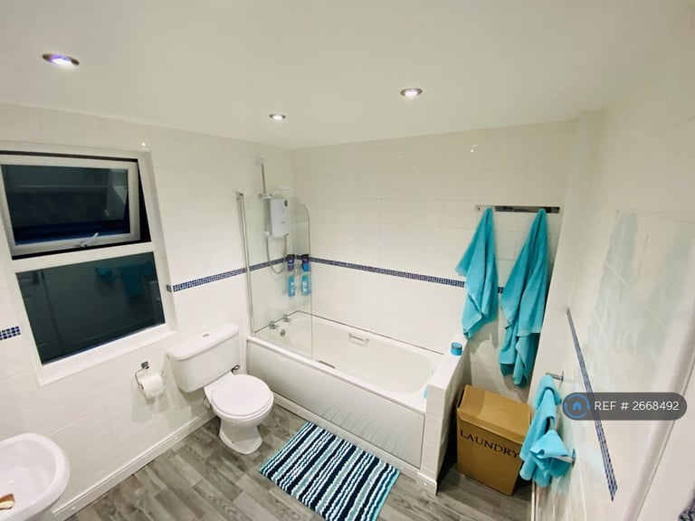 7 bedroom house in Grant Avenue, Liverpool, L15 (7 bed) (#2668492)