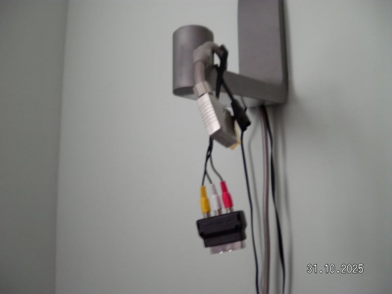 Bang & Olufsen BeoCenter 1 CRT DVD Retro Gaming TV Monitor RGB Scart 240p