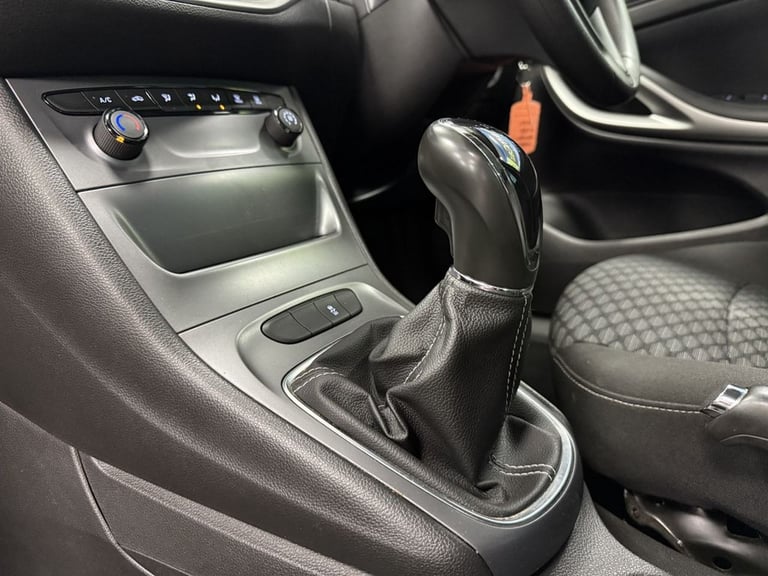 2018 Vauxhall Astra 1.6 CDTi ecoFLEX Design Sports Tourer 5dr Diesel Manual Euro 6 (s/s) (110 p E...