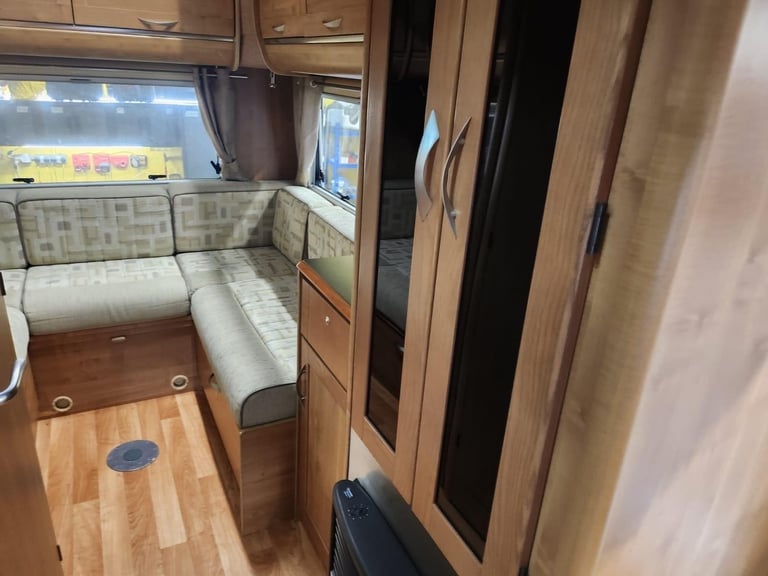 Auto-Trail Apache 700 6 berth motorhome DIESEL MANUAL 2010/60
