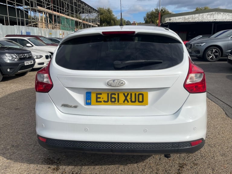 2011 Ford Focus 1.6 Titanium Euro 5 5dr HATCHBACK Petrol Manual
