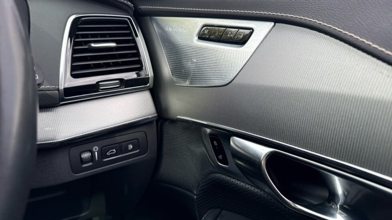 2021 Volvo XC90 Recharge R-Design Pro, T8 AWD plug-in hybrid, 7 Seats Estate Petrol Parallel PHEV...