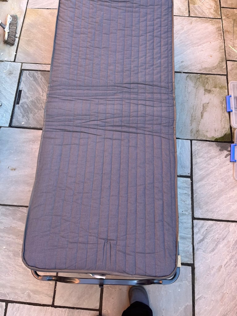 Single folding guest bed