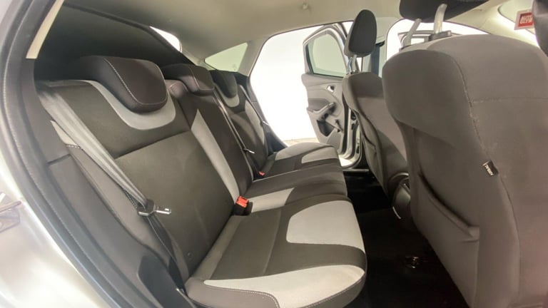 2014 Ford Focus 1.6 TDCi Zetec Euro 5 (s/s) 5dr HATCHBACK Diesel Manual