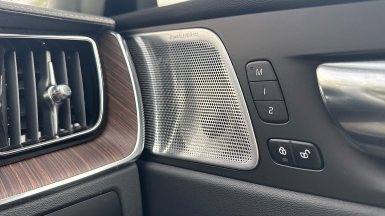 2022 Volvo XC60 2.0 B5P Ultimate Dark 5dr AWD Geartronic Petrol Estate Estate Petrol Automatic