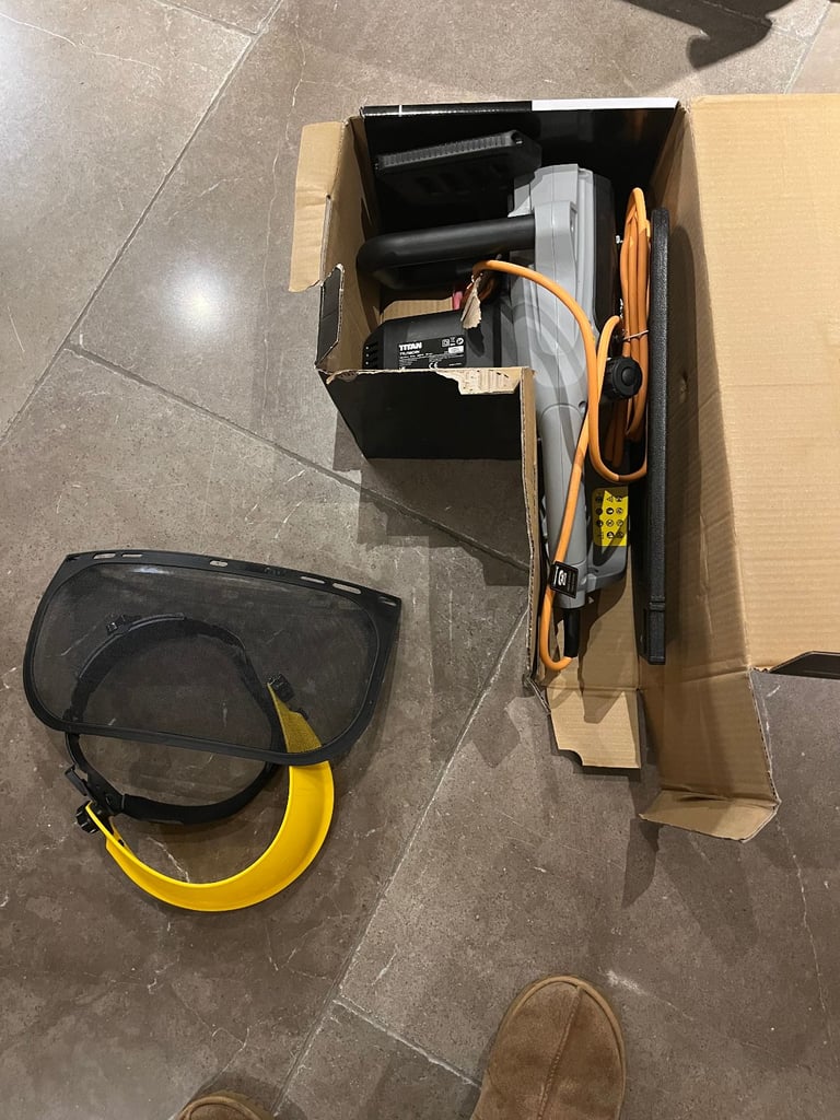 image for Titan 2000 W Chainsaw